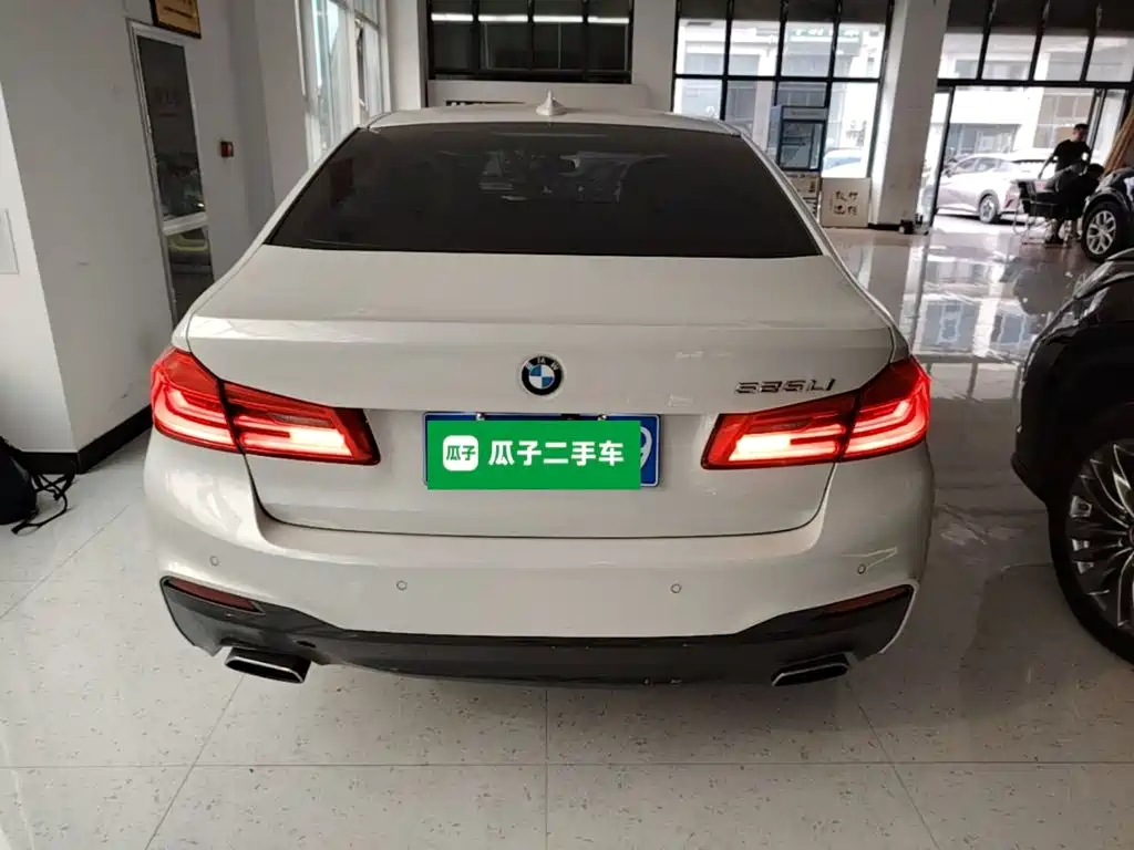 BMW 5 Series — миниатюра 6