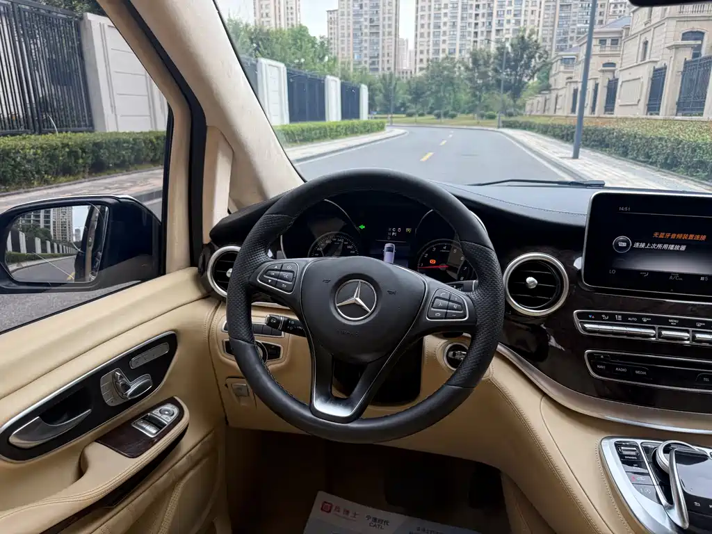 Mercedes-Benz V-Class — миниатюра 11