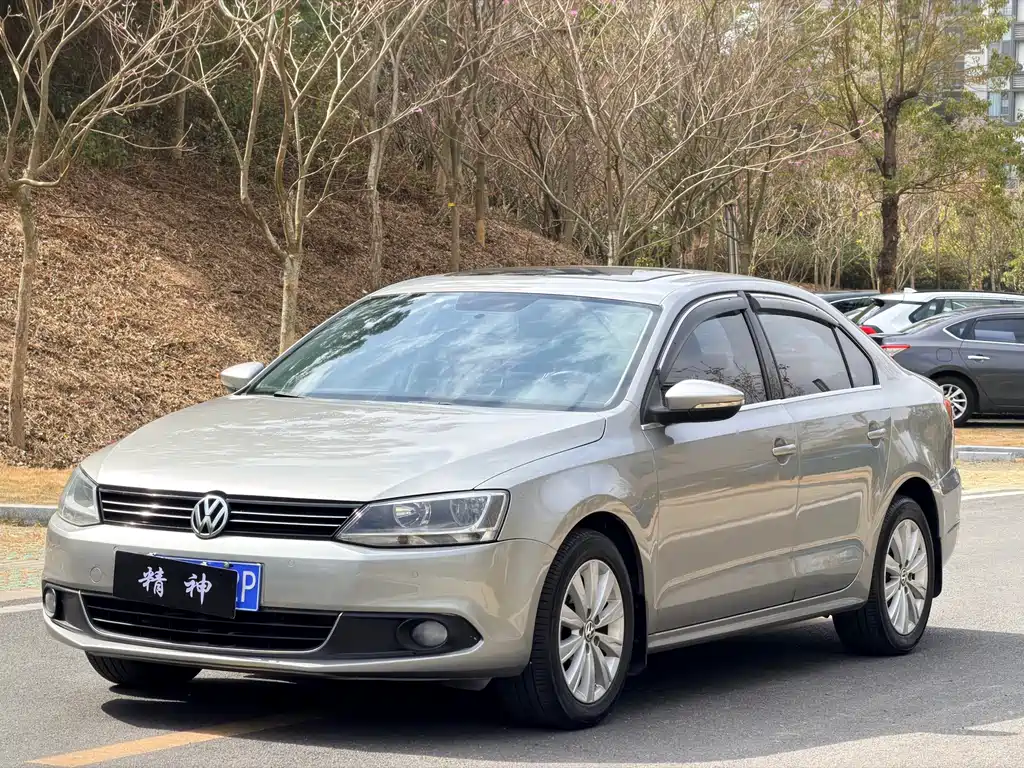 Volkswagen Sagitar 2015