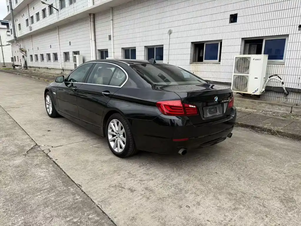 BMW 5 Series — миниатюра 8