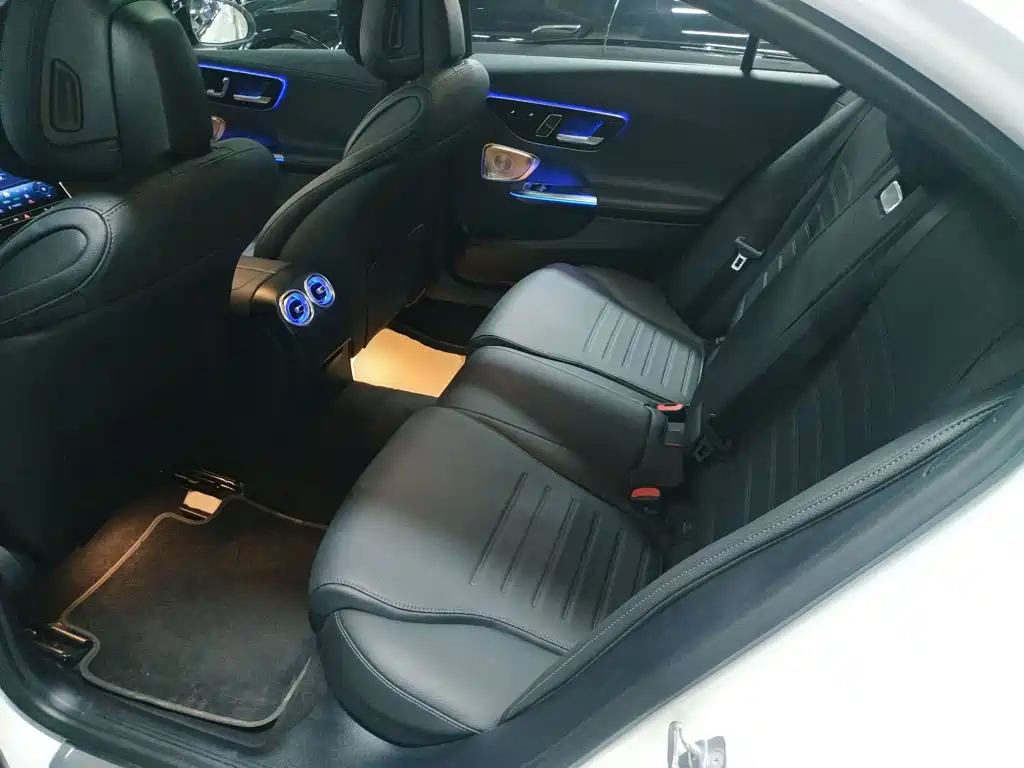 Mercedes-Benz C-Class — миниатюра 17