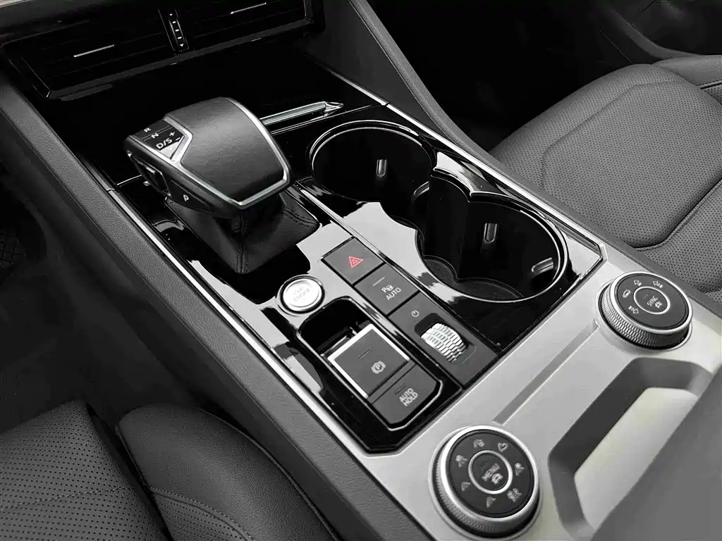Volkswagen Touareg — миниатюра 13