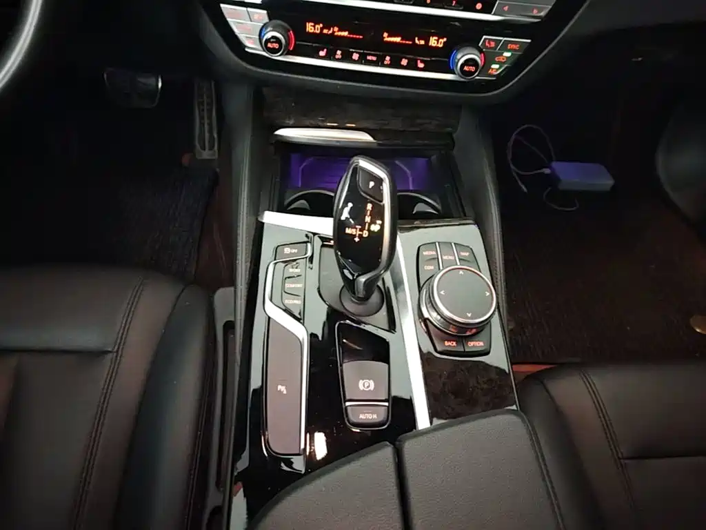 BMW 5 Series — миниатюра 14