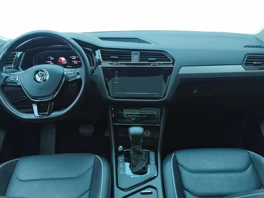 Volkswagen Tiguan L PHEV — миниатюра 12
