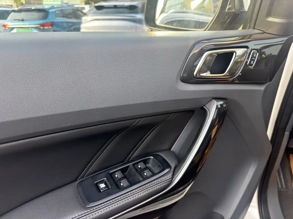 Ford Everest — миниатюра 10
