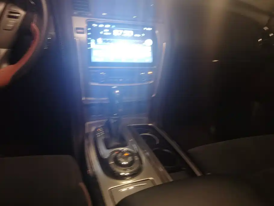 Nissan Patrol — миниатюра 16
