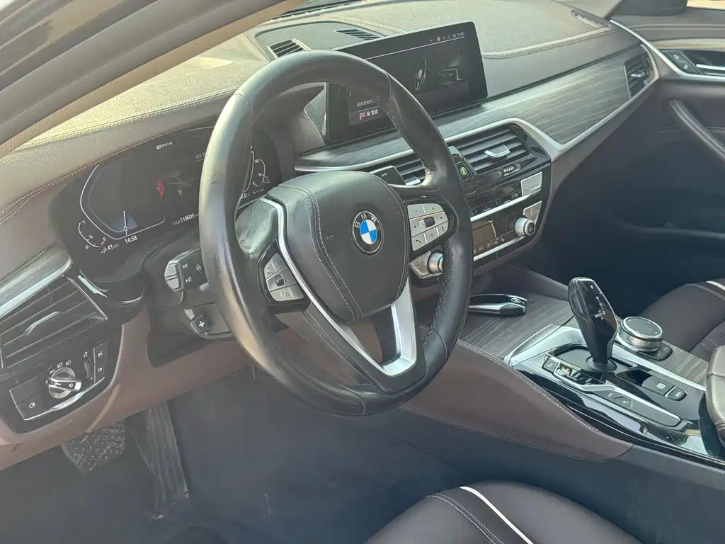 BMW 5 Series New Energy - фото 7