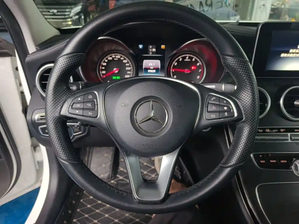 Mercedes-Benz C-Class — миниатюра 11