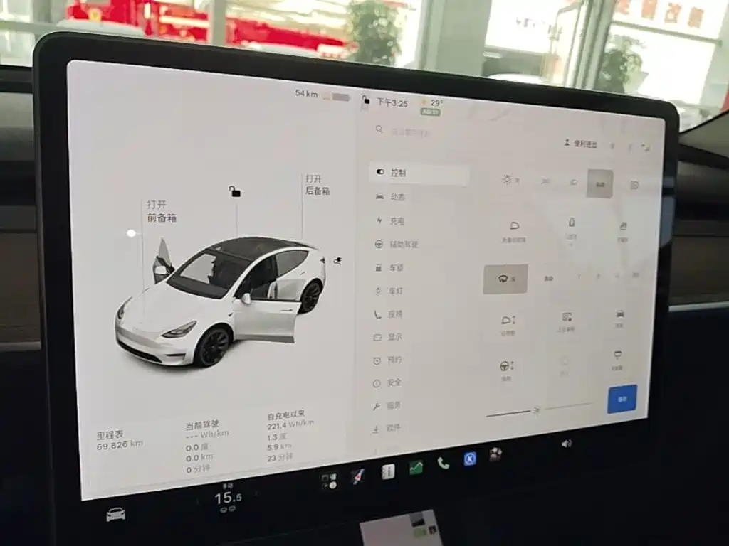 Tesla Model Y — миниатюра 13