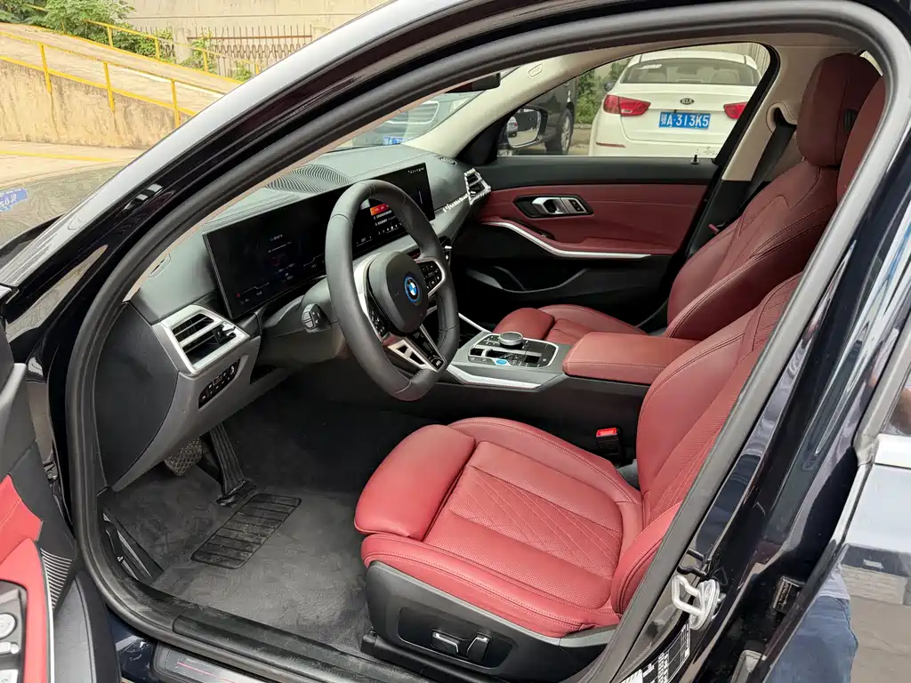 BMW i3 2025 eDrive 35 L