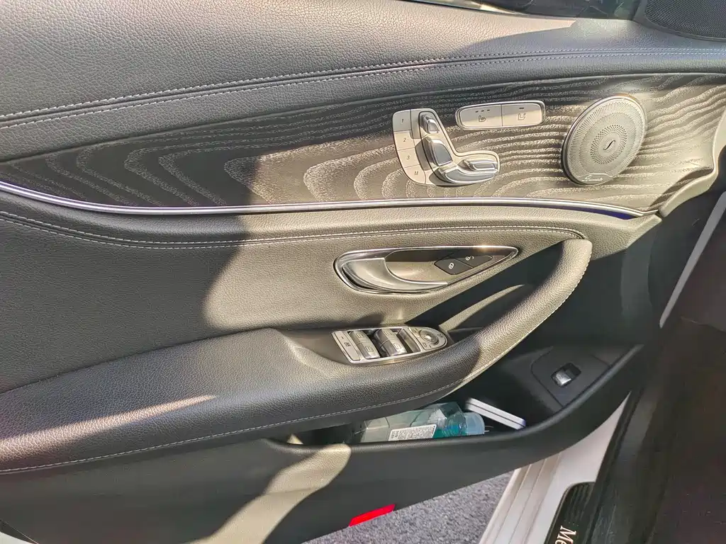 Mercedes-Benz E-Class — миниатюра 9