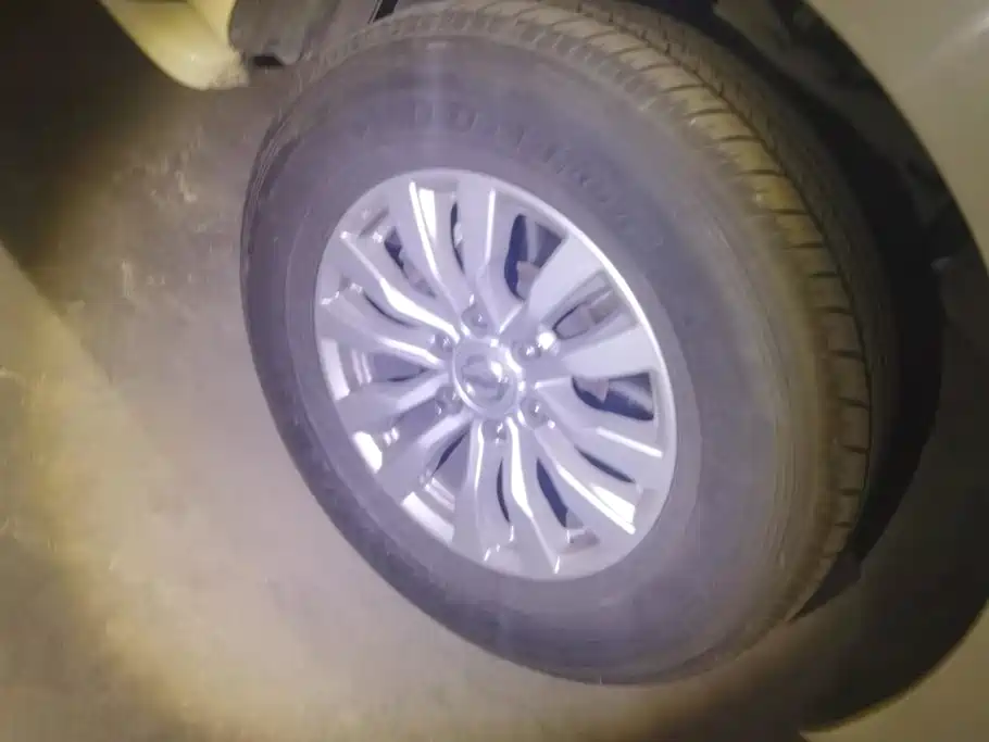 Nissan Patrol — миниатюра 6