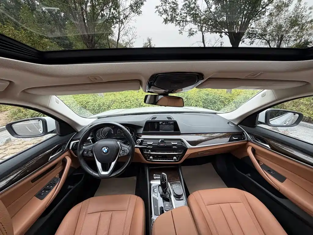 BMW 5 Series — миниатюра 15