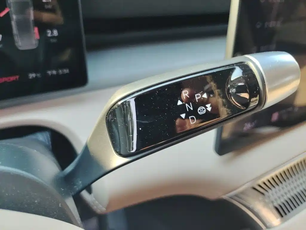 XPeng X9 — миниатюра 10