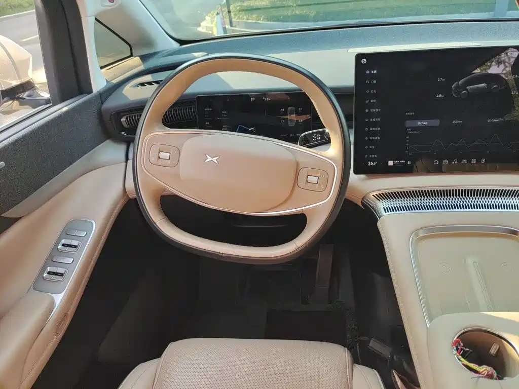 XPeng X9 — миниатюра 6