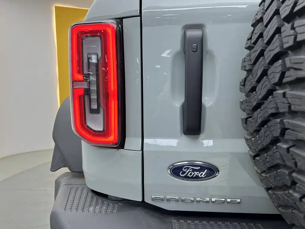 Ford Bronco — миниатюра 7