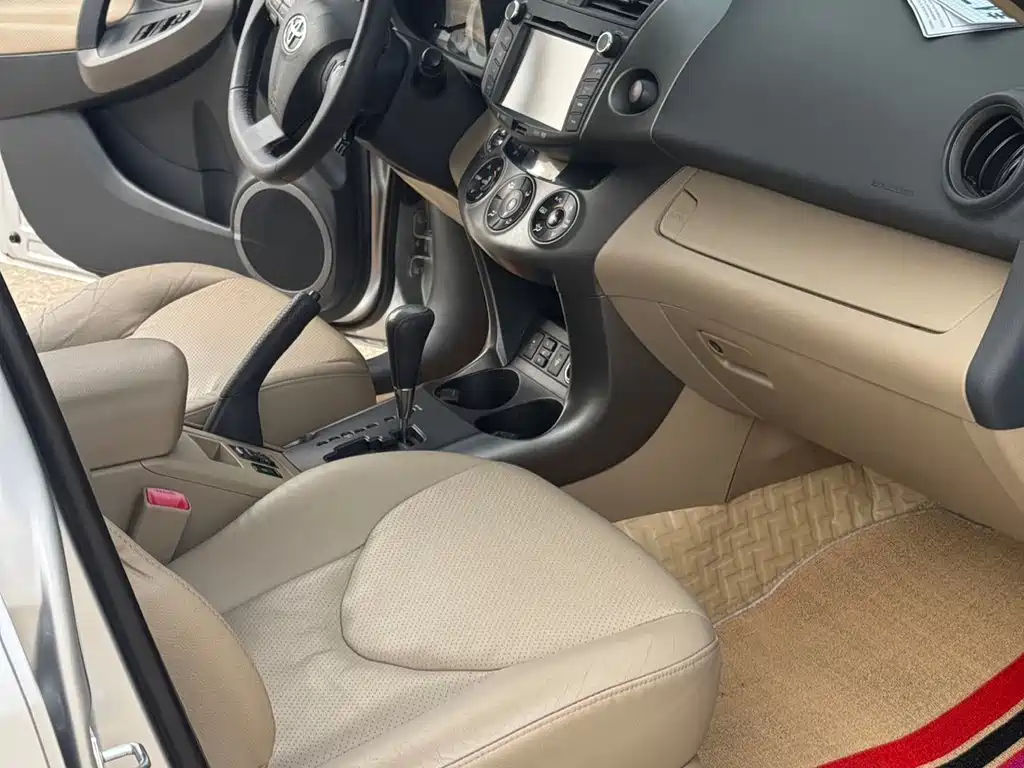 Toyota RAV4 — миниатюра 4