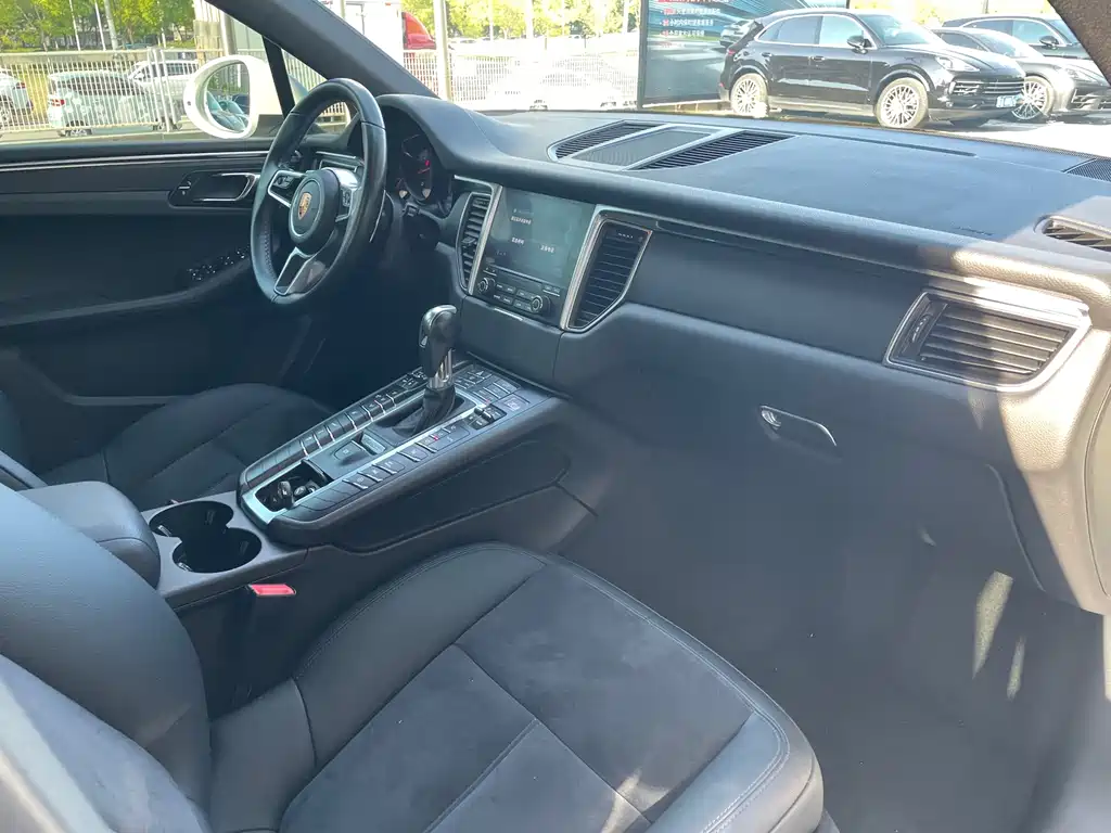 Porsche Macan — миниатюра 10
