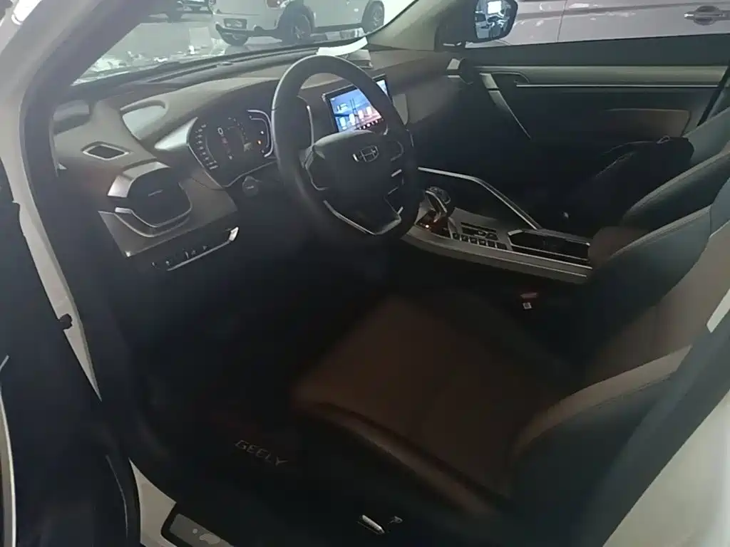 Geely Binyue — миниатюра 15