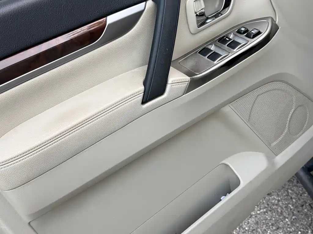 Mitsubishi Pajero (Import) — миниатюра 9