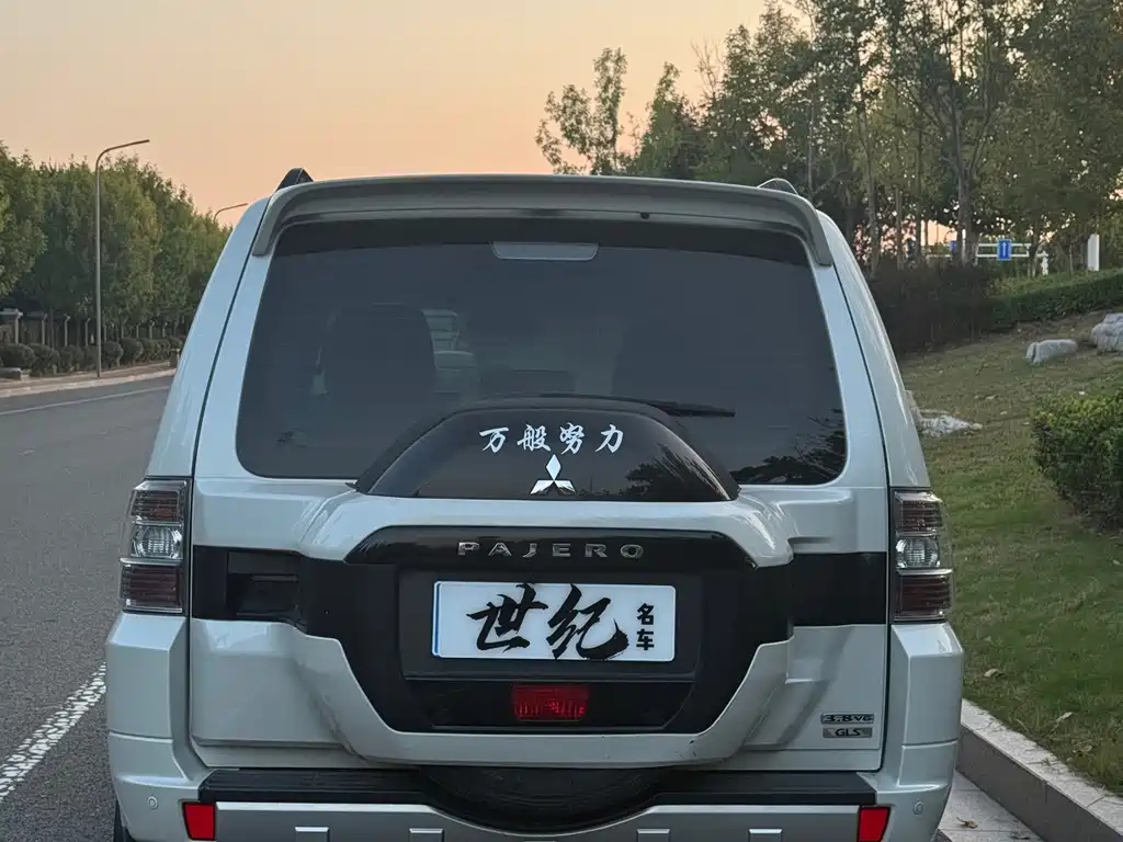 Mitsubishi Pajero (Import) — миниатюра 5