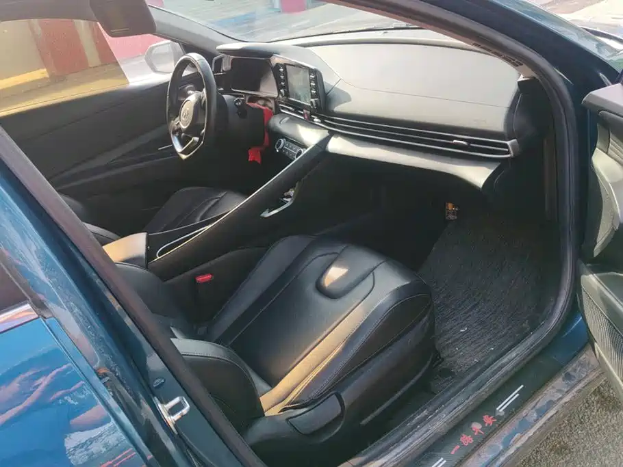 Hyundai Elantra — миниатюра 8