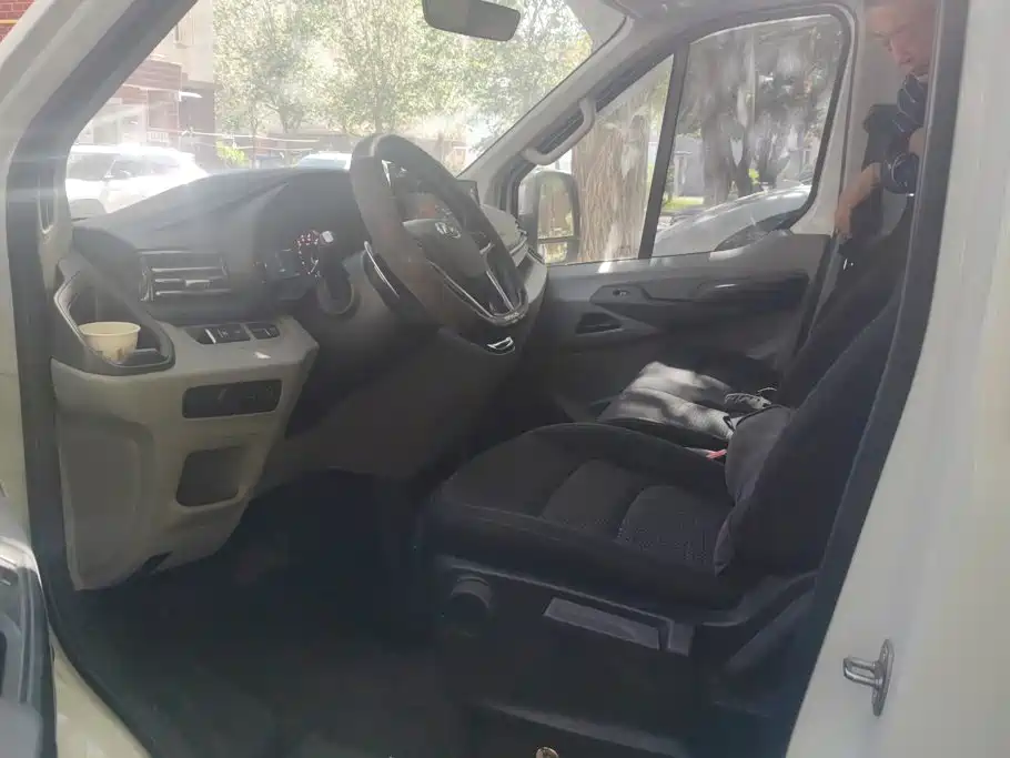 MAXUS V90 — миниатюра 9