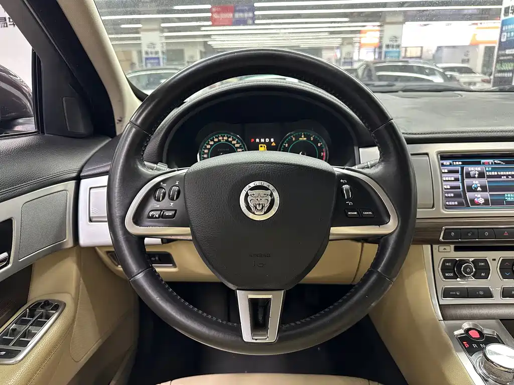 Jaguar XF — миниатюра 9