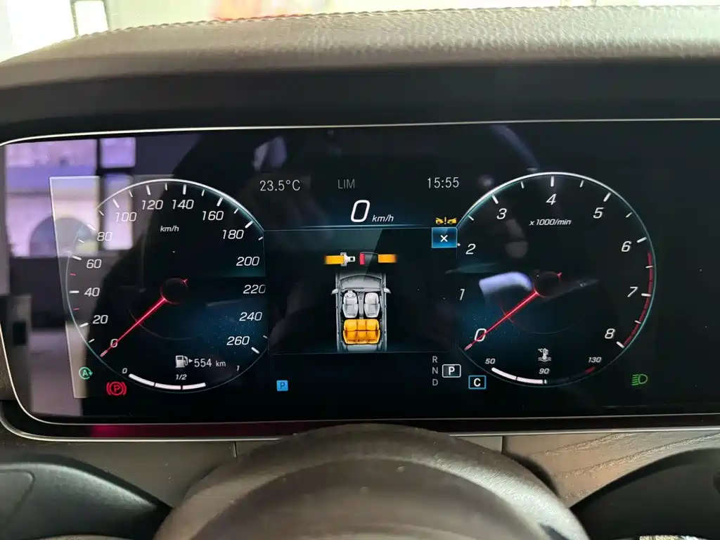 Mercedes-Benz E-Class — миниатюра 11