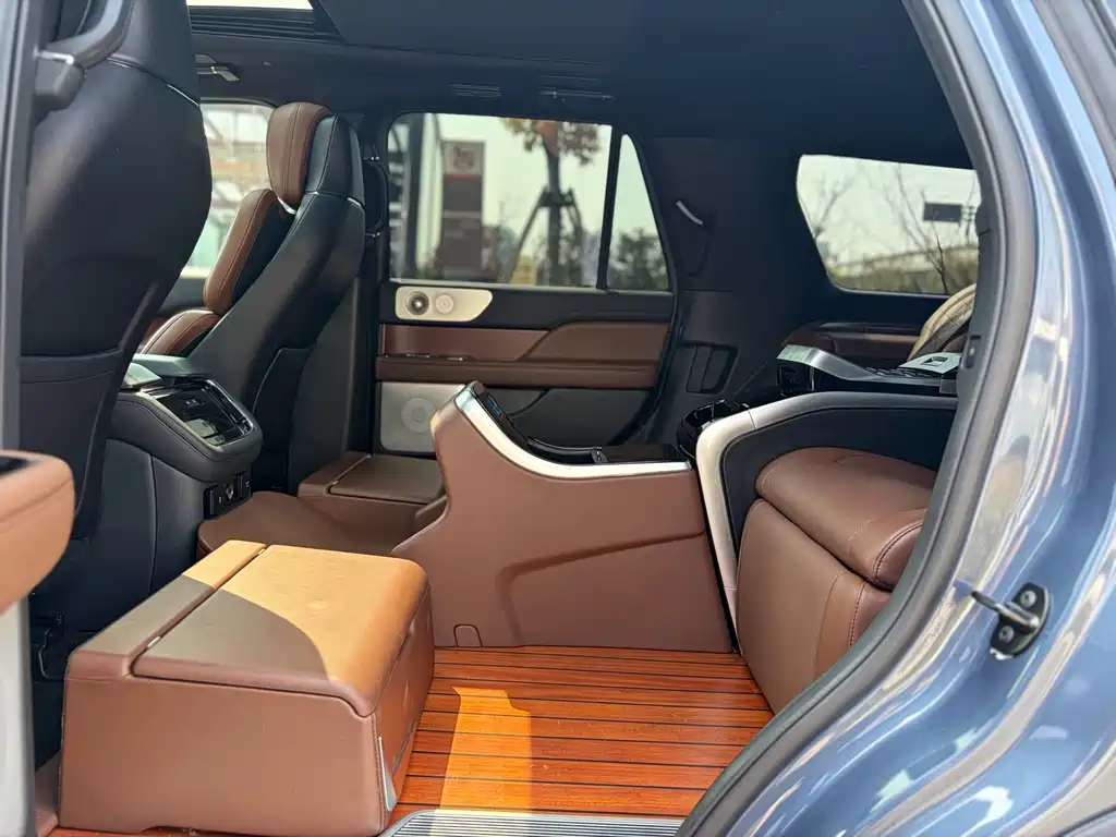 Lincoln Navigator — миниатюра 12