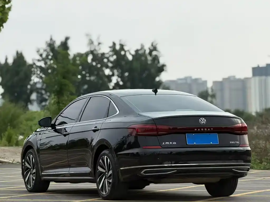 Volkswagen Passat 2022 330TSI Luxury