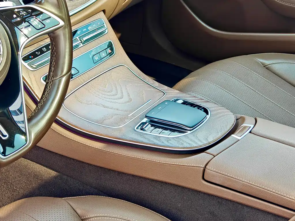 Mercedes-Benz E-Class — миниатюра 12