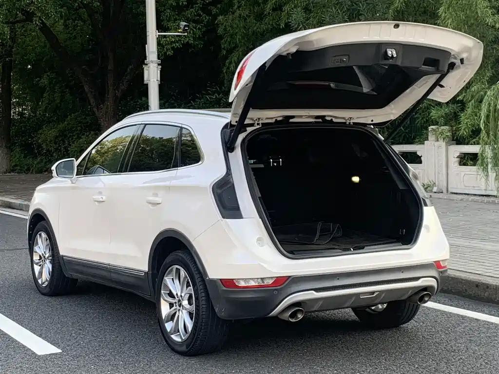 Lincoln MKC — миниатюра 8