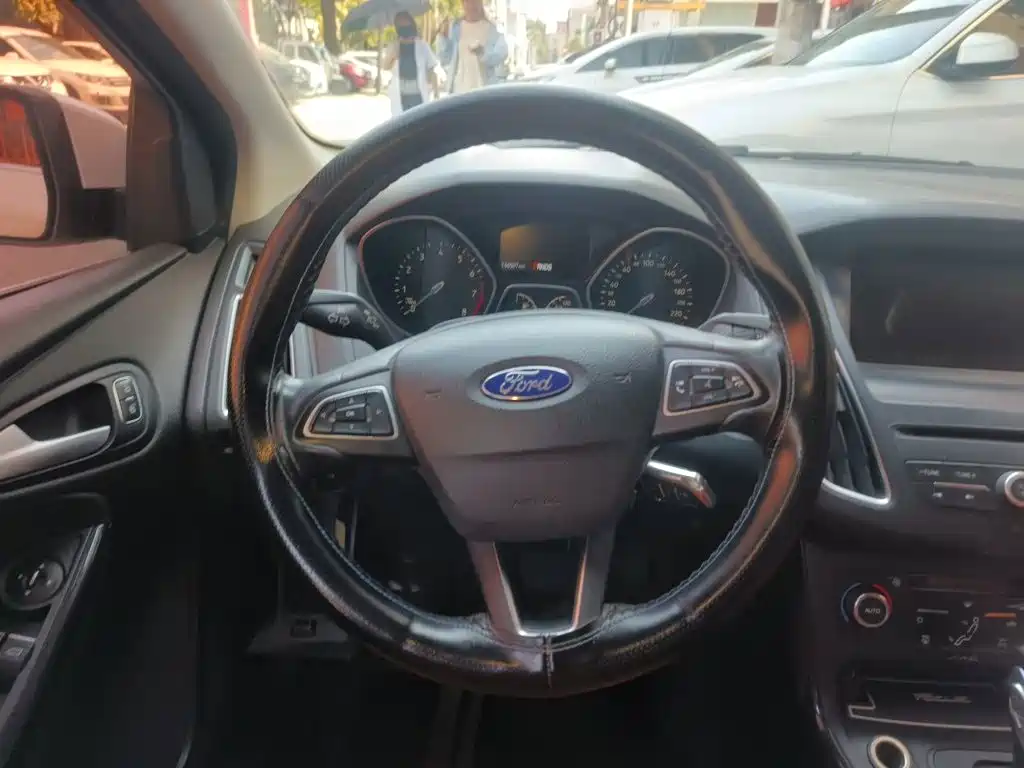 Ford Focus — миниатюра 6