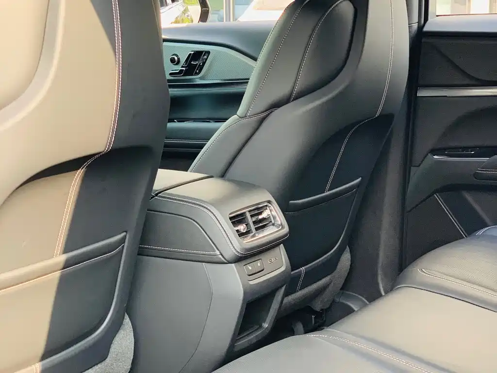 Cadillac XT5 — миниатюра 20
