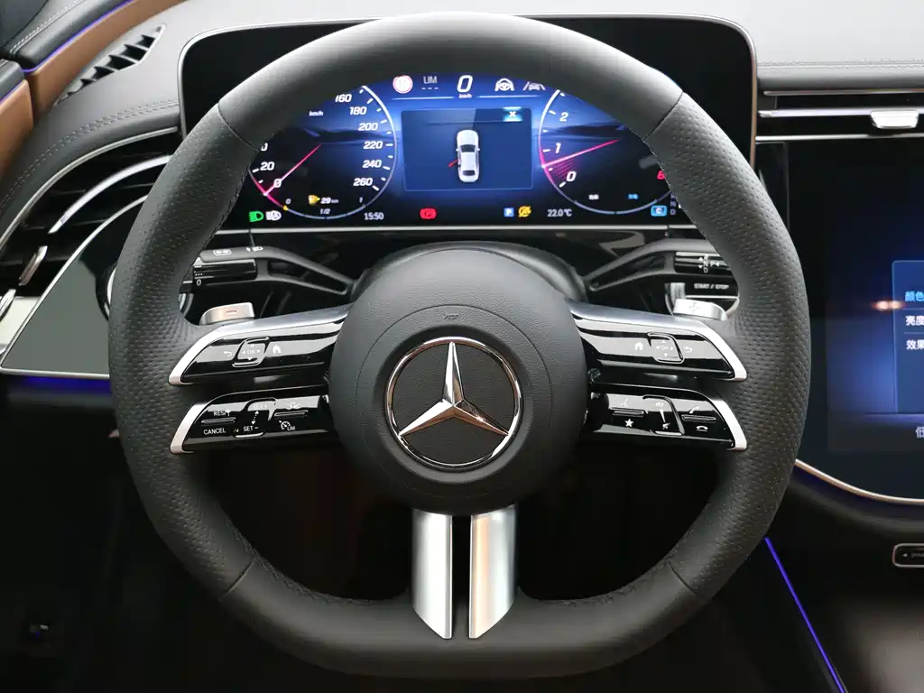 Mercedes-Benz E-Class — миниатюра 11