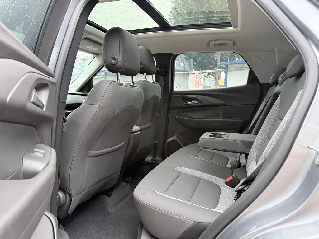 Chevrolet Tracker — миниатюра 11
