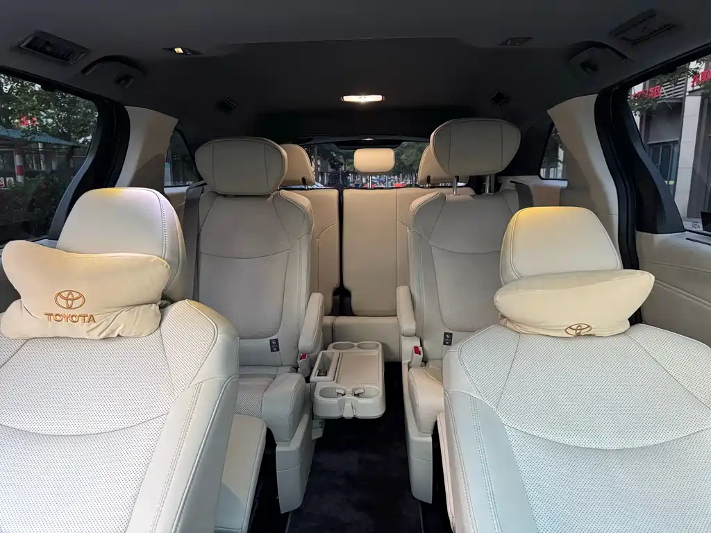 Toyota Sienna — миниатюра 8