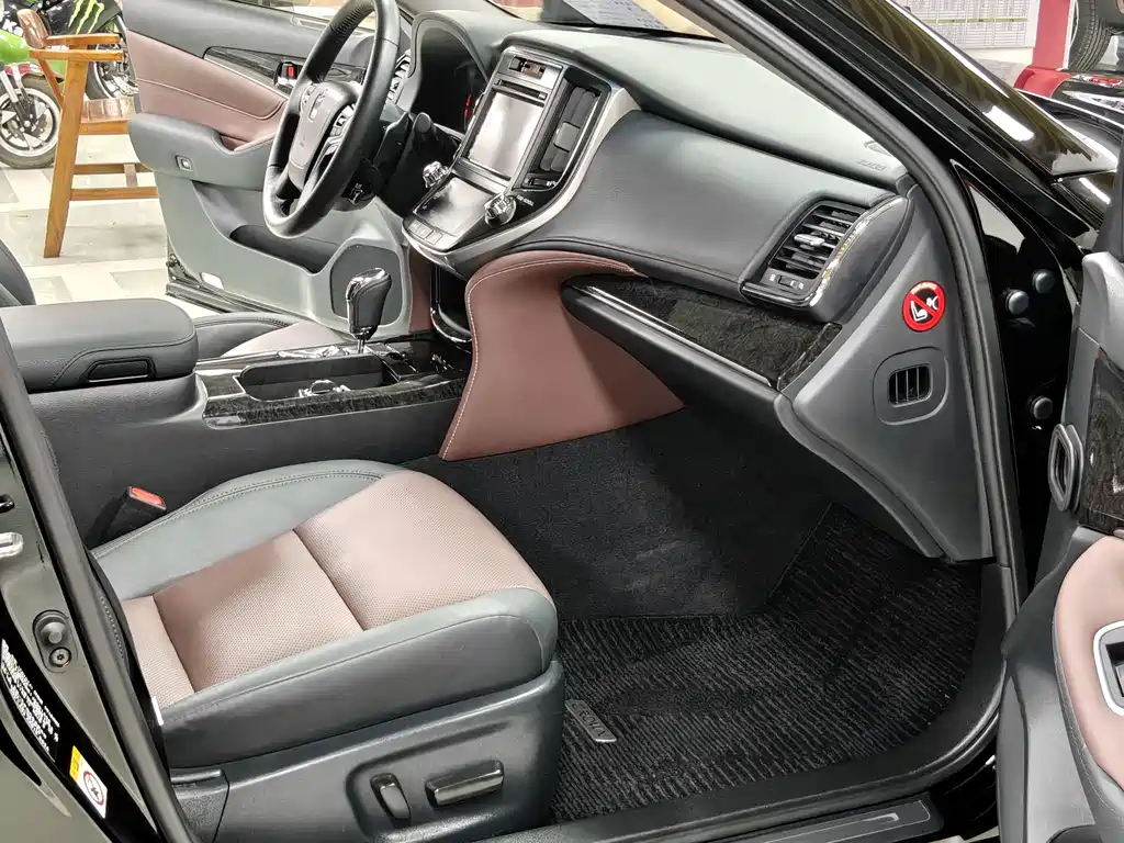 Toyota Crown — миниатюра 14