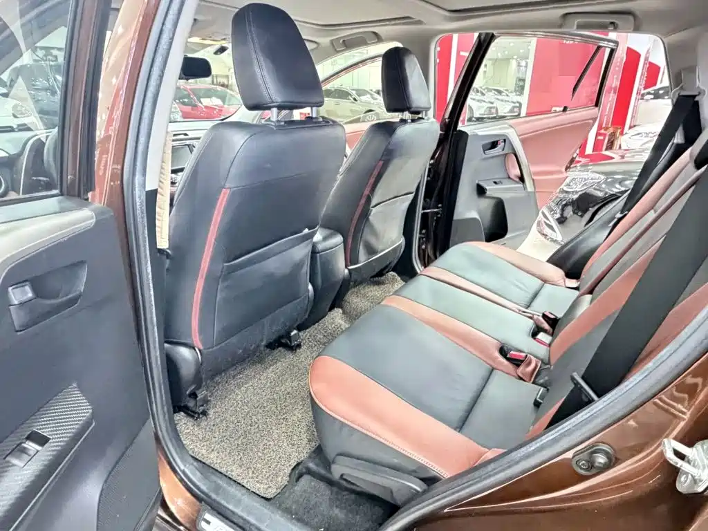 Toyota RAV4 — миниатюра 7
