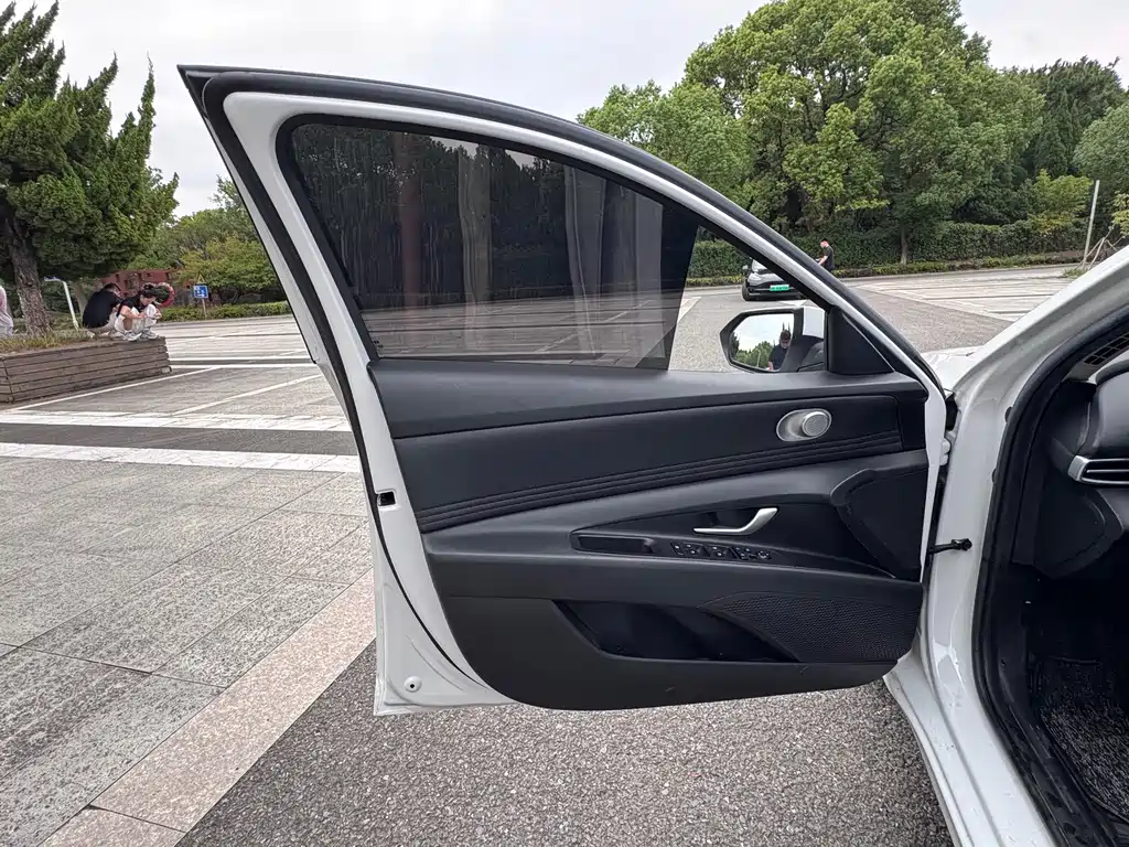 Hyundai Elantra — миниатюра 12