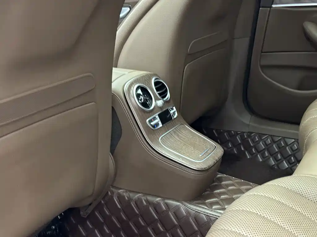 Mercedes-Benz E-Class — миниатюра 19