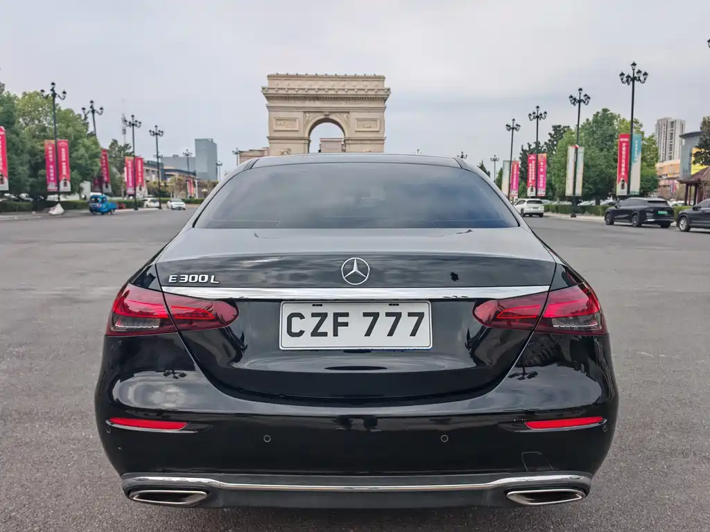 Mercedes-Benz E-Class — миниатюра 8