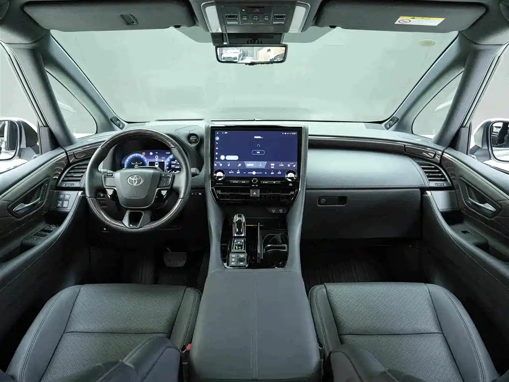 Toyota Alphard — миниатюра 6