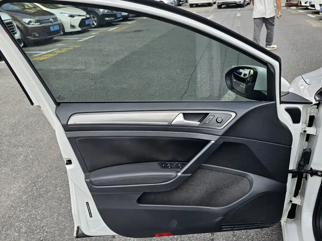 Volkswagen Golf — миниатюра 4