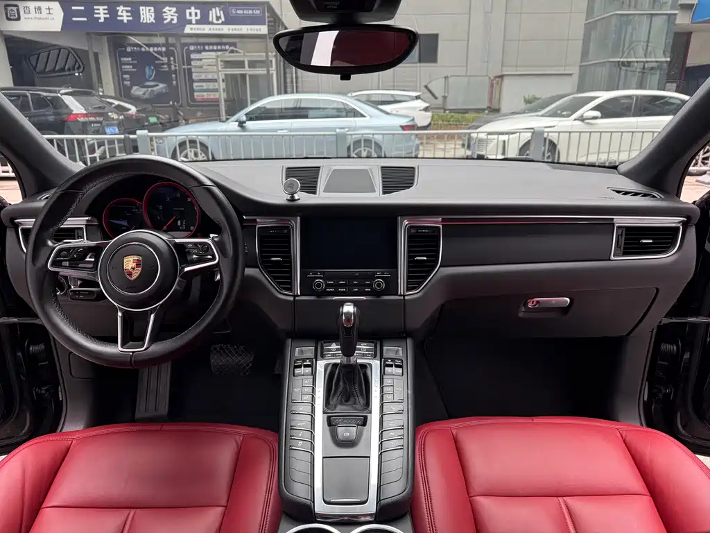 Porsche Macan — миниатюра 13