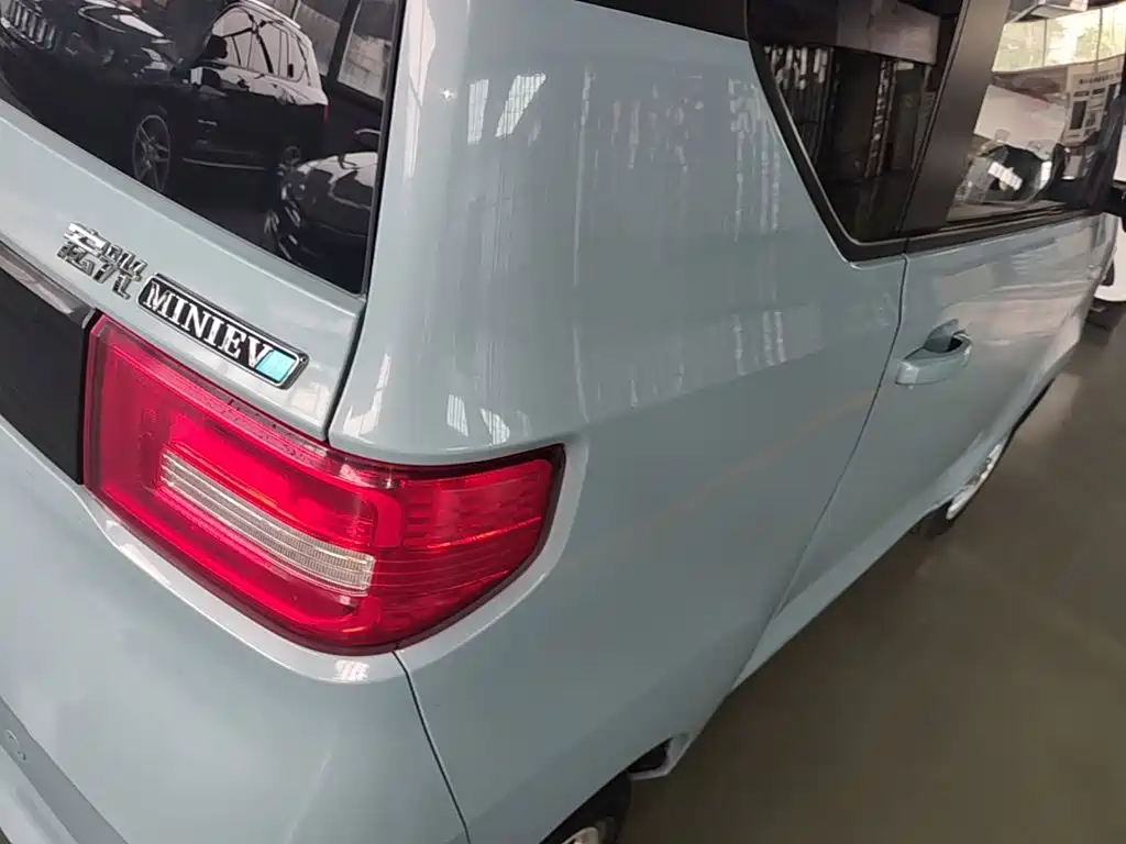 Wuling MINIEV — миниатюра 8
