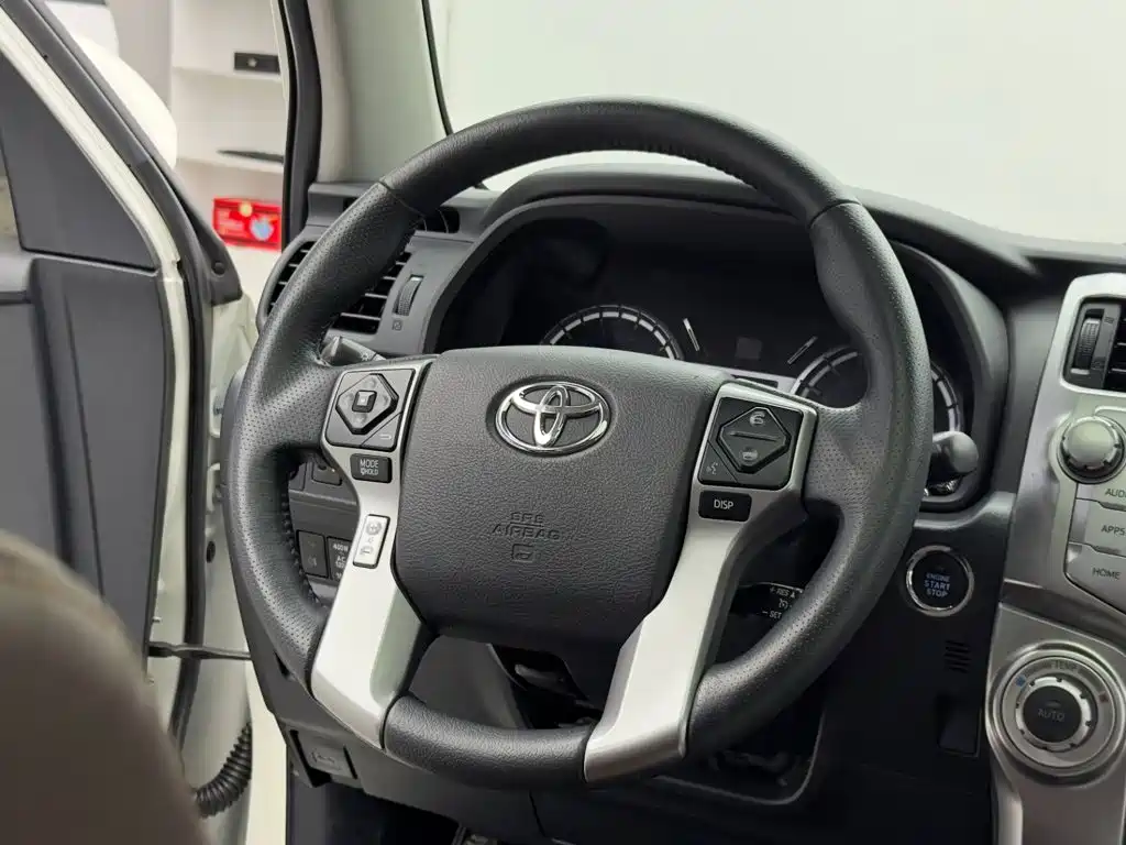 Toyota 4Runner — миниатюра 13