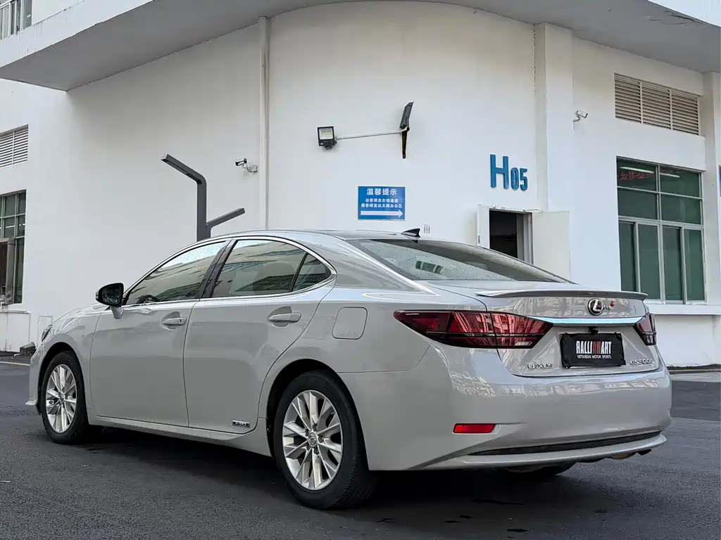 Lexus ES — миниатюра 7