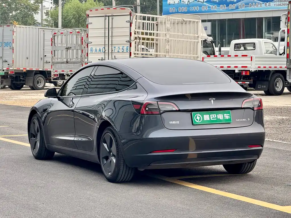 Tesla Model 3 — миниатюра 12